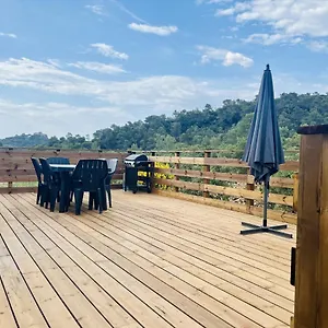 Camping Joli Chalet Avec Grande Terrasse Et Accès Piscine, Rocbaron